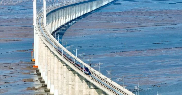 Kina inauguron trenin e parë me shpejtësi të lartë nën ujë