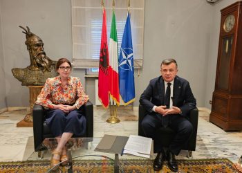 Procesi i regjistrimit, Balla takim me përfaqësues të komunitetit shqiptar në Itali