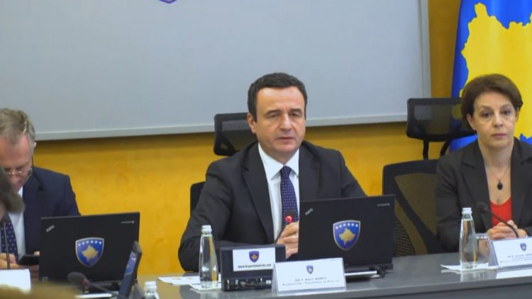 ​Kurti mbledh ambasadorët e akredituar në Kosovë: Dënoni veprimet destabilizuese të Serbisë
