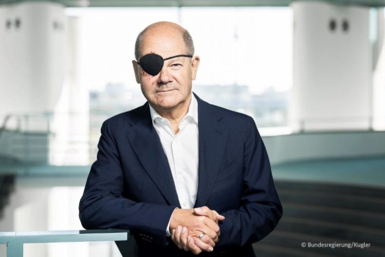 U rrëzua duke vrapuar, Scholz ndan foton si pirat:Duket më keq se sa është në të vërtetë