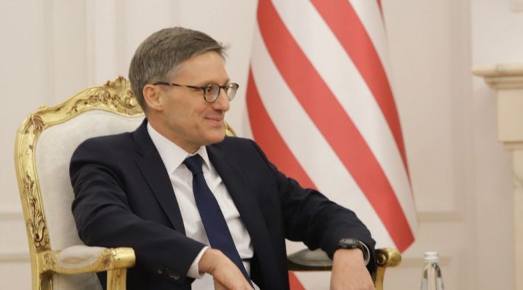 Këshilltari i lartë i DASH Kurtin dhe Vuçiç: Kthehuni në dialog