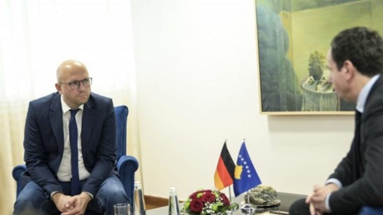 Gjermania përgëzon Kurtin për maturinë dhe menaxhimin e kujdesshëm të tensioneve në veri