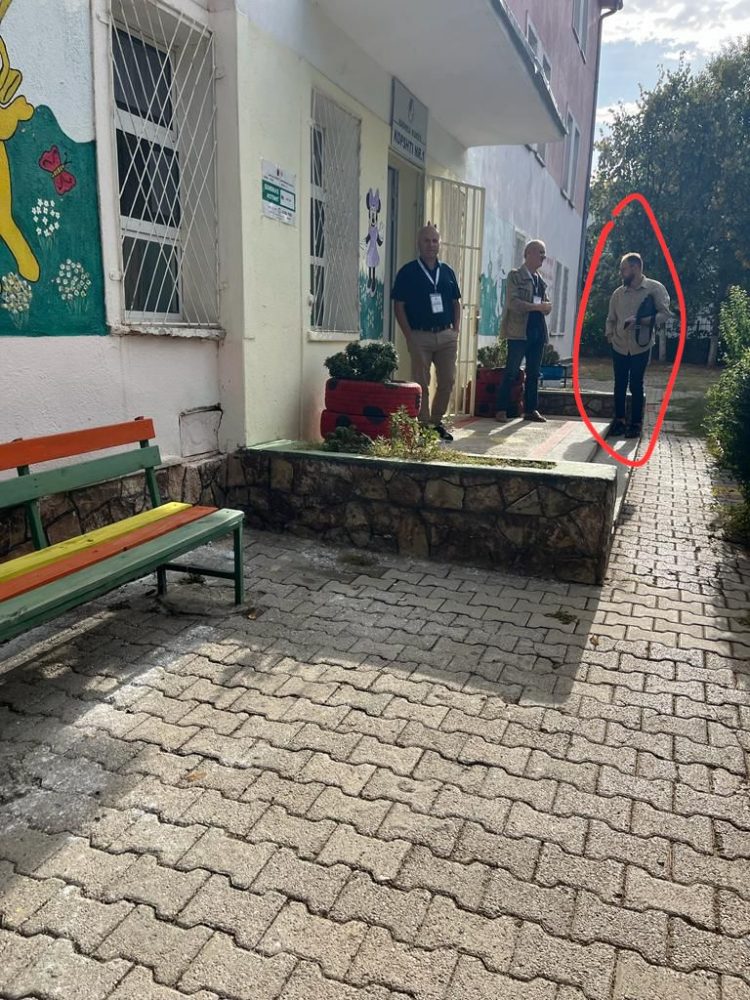 Foto/ Denoncon “BF”: Në qendrat e votimit në Kukës të pranishëm zyrtarë socialistë