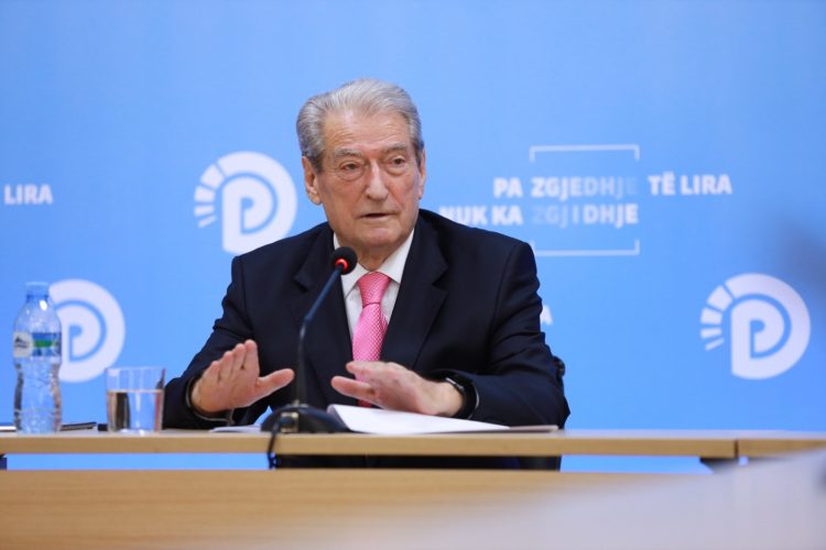 Sulmi terrorist në veri/Berisha: I parapërgatitur nga Rama dhe Vuçiç! Në sallat e OKB u diskutua për…