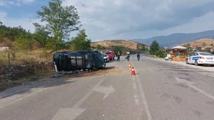 Aksident në aksin Korçë-Pogradec/Makina del nga rruga, dëmtohet shoferi dhe pasagjerët