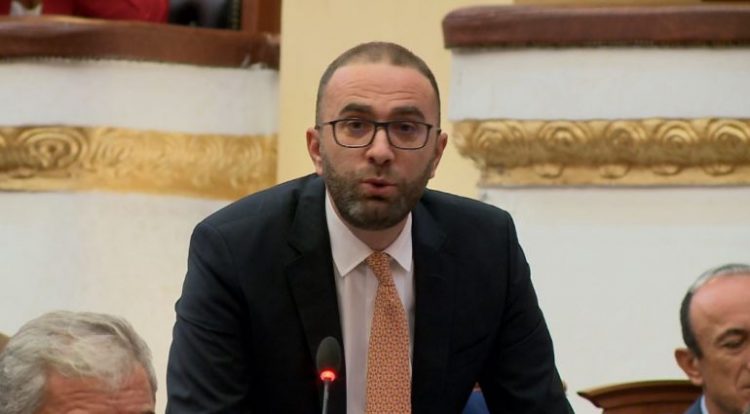 “Presidenti shkeli Kushtetutën”, Bardhi: Dekretoi Ervin Meten pa u shkarkuar nga AMF