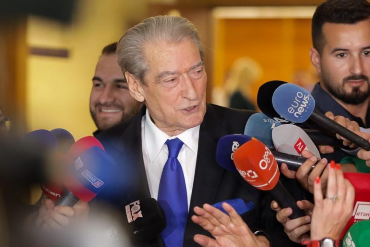 Përfundon mbledhja me Bardhin/Berisha:Morëm vendime të rëndësishme,t’i kallim datën Ramës