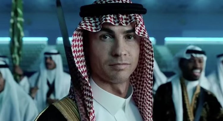 Me shpata e veshje arabe, Ronaldo e Mane shfaqen si kurrë më parë në videon e re të Al-Nassr