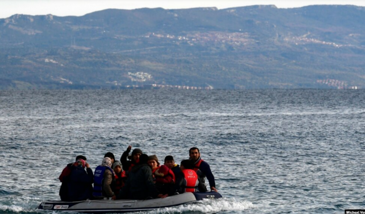 Gjenden 14 emigrantë dhe një burrë i vdekur në një ishull të vogël grek