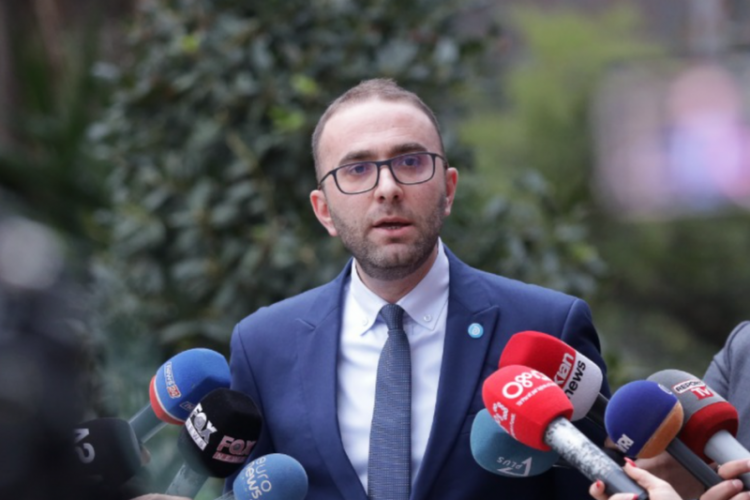 Deklaratat e McGonigal për takimet me Ramën, reagon Bardhi: SPAK duhet të na provojë se askush nuk është mbi ligjin!