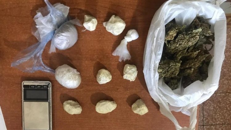 Shpërndanin drogë, goditet grupi në Tiranë, arrestohen burrë e grua te “Kodra e Diellit”