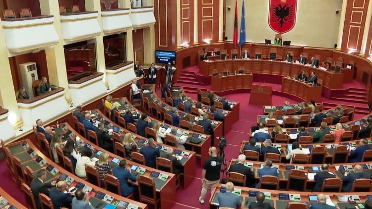 Duheshin 84 vota, Kuvendi nuk kalon dot ndryshimet në ligjin për pagat e gjyqtarëve të Kushtetueses