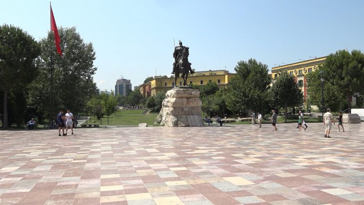 Temperatura deri në 34°C, parashikimi i motit për këtë të martë