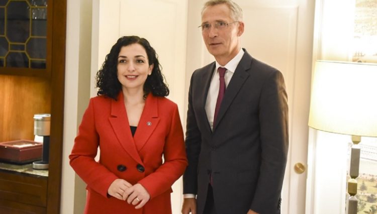 Vjosa Osmani sot në selinë e NATO-s, takim “kokë më kokë” me Stoltenberg
