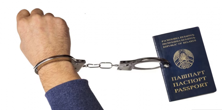 Lukashenko ngre kurth me pasaporta për kundërshtarët