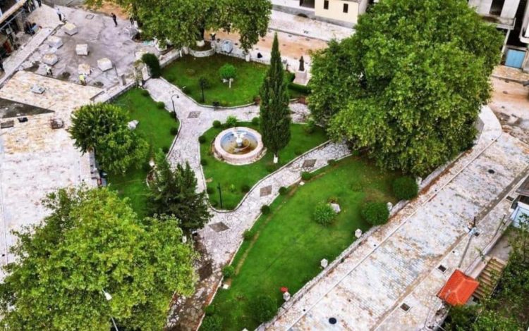 Rama poston fotot nga sheshi i Derviçanit: Do mbajë emrin e Konstandinos Mitsotakis