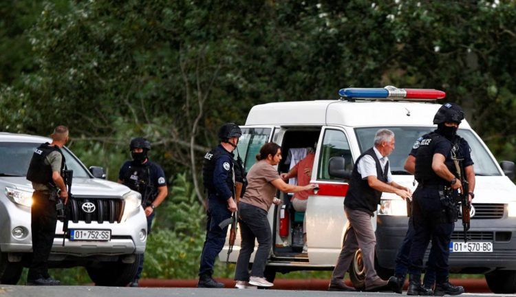 Sulmuesit në veri të Kosovës, “të strukturuar dhe të përgatitur”