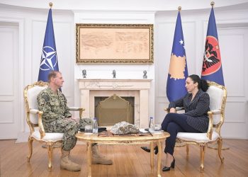 Osmani takohet me komandantin e NATO-s në Itali: Serbia të heqë trupat ushtarakë nga kufiri