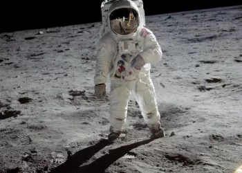 Kompania e modës Prada do dizajnojë kostumet e reja hapësinore të NASA-s