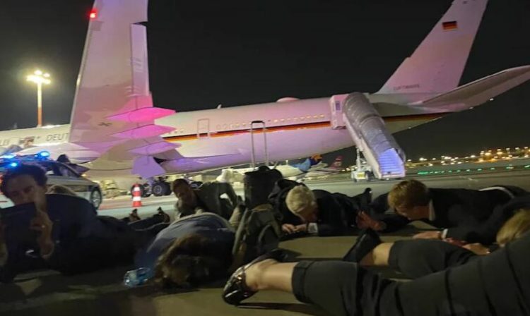 VIDEO/ Hamasi godet me raketa aeroportin në Izrael, Scholz dhe delegacioni shtrihen barkas