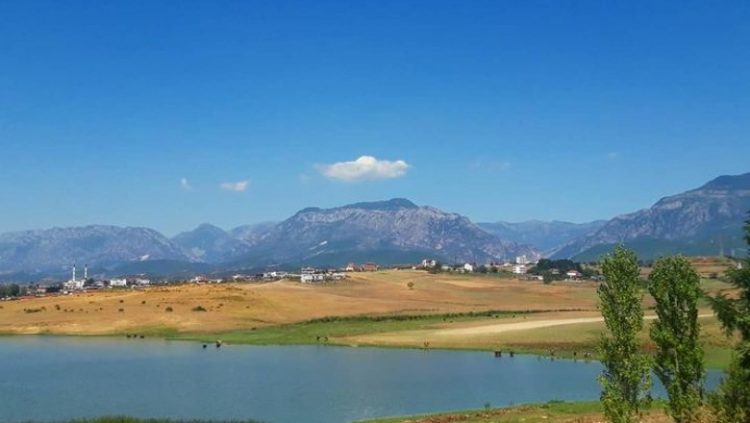 Familjarët e denoncuan të humbur, 20-vjeçari gjendet i mbytur në liqenin e Paskuqanit