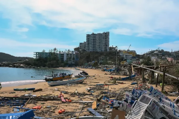 Meksika goditet nga uragani Otis, humbin jetën 27 persona në Acapulco