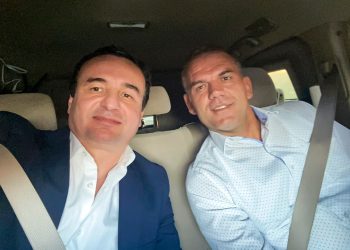 Ndeshja Shqipëri-Çeki/ Së bashku me djalin e Adem Jasharit, Kurti vjen në Tiranë: Evropiani po na pret