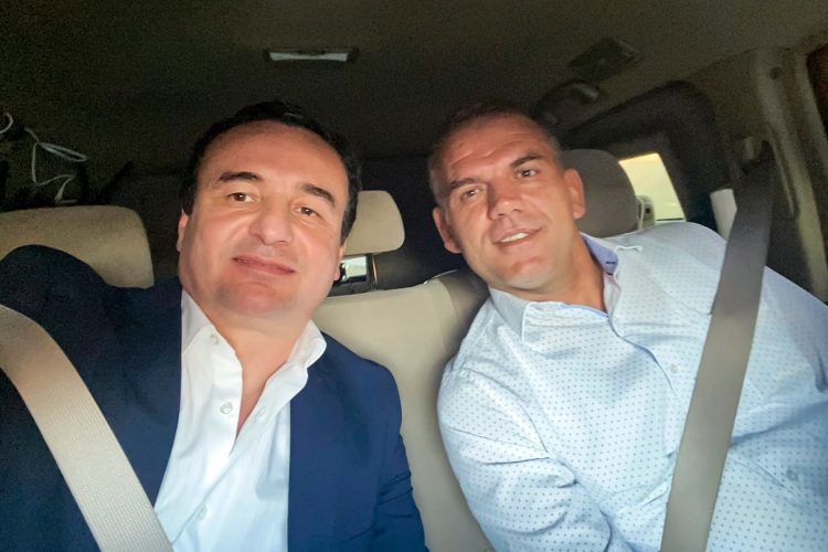 Ndeshja Shqipëri-Çeki/ Së bashku me djalin e Adem Jasharit, Kurti vjen në Tiranë: Evropiani po na pret