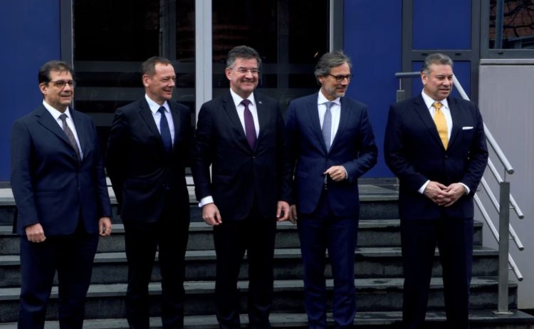 Diplomatët perëndimorë vizitojnë Kosovën dhe Serbinë