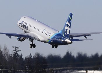 SHBA/ Piloti tentoi të rrëzojë avionin me 80 pasagjerë në bord