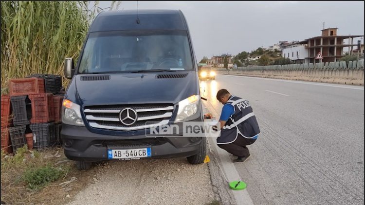 Furgoni përplas për vdekje këmbësoren në autostradë në Lushnje