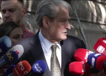 Basha përjashtoi Bardhin nga PD, Berisha: Lulzim brava lexon mesazhet e Taulant Ballës!