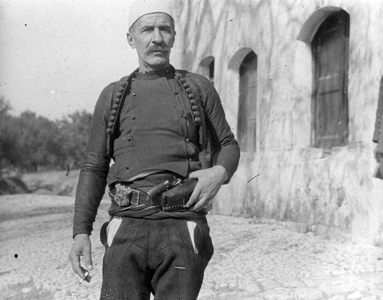 1913/ Pse shqiptarët nuk luftojnë kundër serbëve, përgjigja e Isa Boletinit