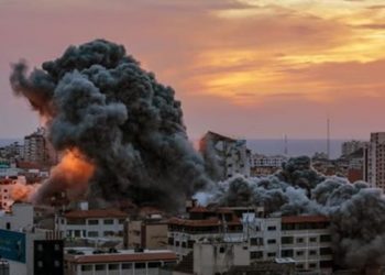 Zyrtari izraelit: Rreth 100 avionë luftarakë bombarduan Gazën gjatë natës