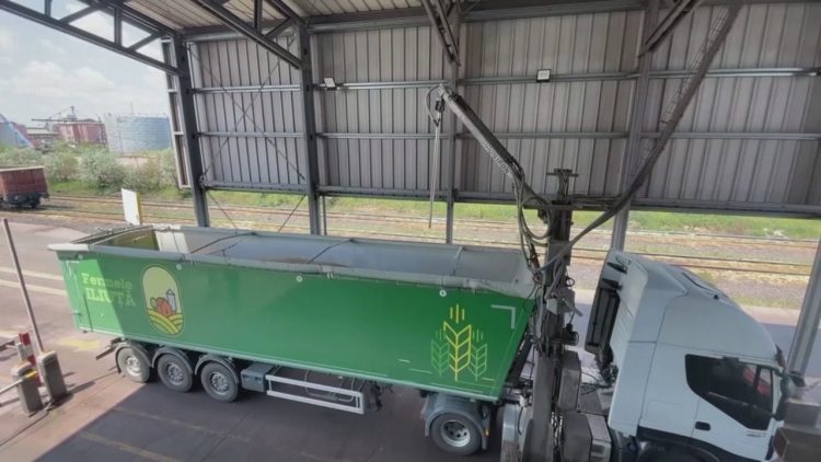 Ukraina do të eksportojë drithëra me tranzit nga Polonia