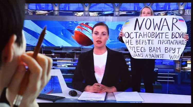 Protestoi kundër luftës në Ukrainë, Rusia dënon gazetaren