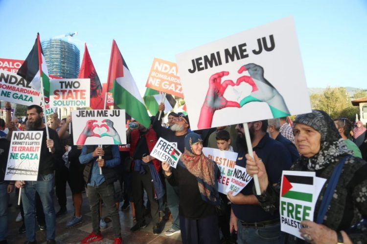 Protestë kundër bombardimeve në Gaza dhe pro Palestinës në Shqipëri