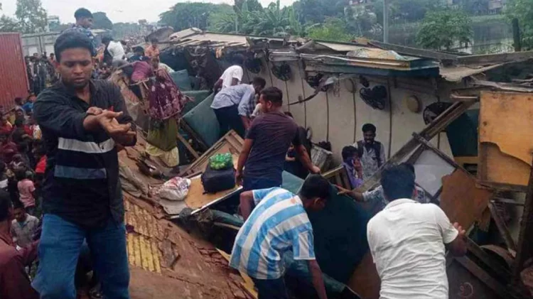 Përplasën dy trena në Bangladesh/ Humbin jetën 20 persona, plagosen më shumë se 100 të tjerë