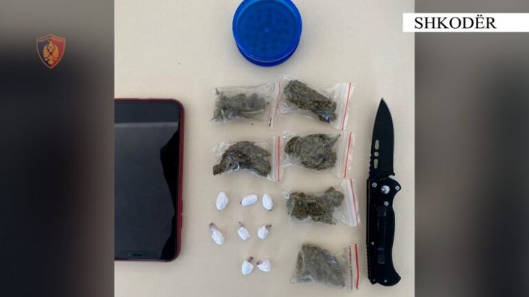Shisnin kokainë e kanabis në shkollat ku studionin, arrestohen dy të mirtur në Shkodër