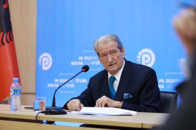 “Kur të paraqitet një fakt i vetëm, unë…”/Ish-kryeministri: S’mund ta detyroni Sali Berishën të tërhiqet