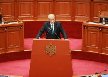 “Fjalimi i Ramës i shkruar në zyrat e Vuçiçit”, Berisha: Portretizoi si ‘djall me zile’ Kurtin