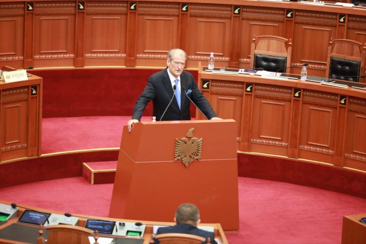 Berisha: Rama bashkëpunëtor i Vuçiç, mbështet projektin për ndarjen e Kosovës