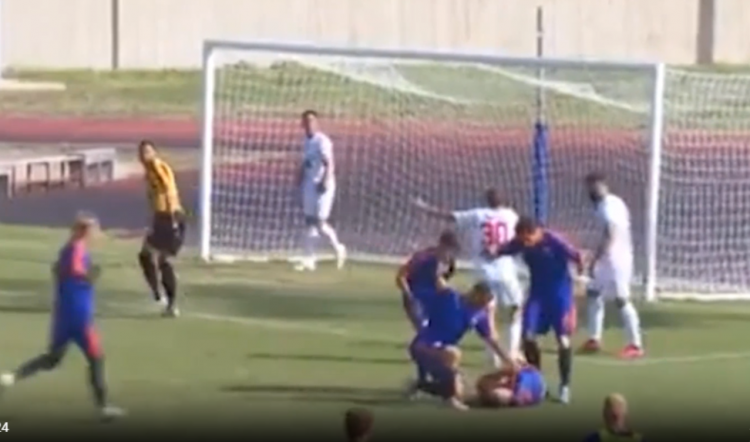 Panik në Itali, futbollisti shënon gol dhe rrëzohet pa ndjenja në fushë