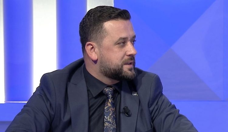 Raportoi për luftën nga Izraeli, Julian Kasapi: Vajzat dilnin në kafe me automatik