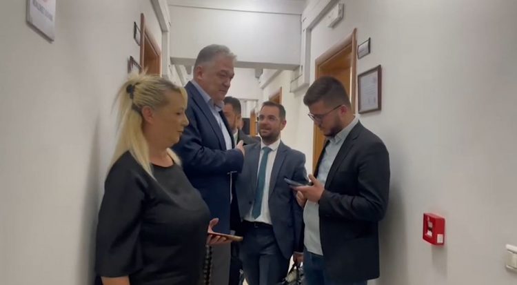 Ndryshimet në statut të Bashës, Rithemelimi kërkon pezullim të procesit