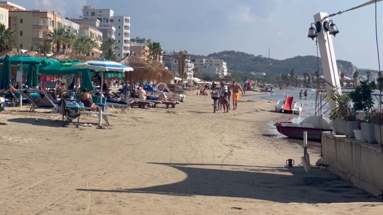Plazhet të mbushura edhe në Tetor