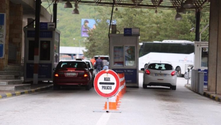 Do t’i kalonte drejt Greqisë, shqiptari kapet në Kapshticë me 9 pako drogë