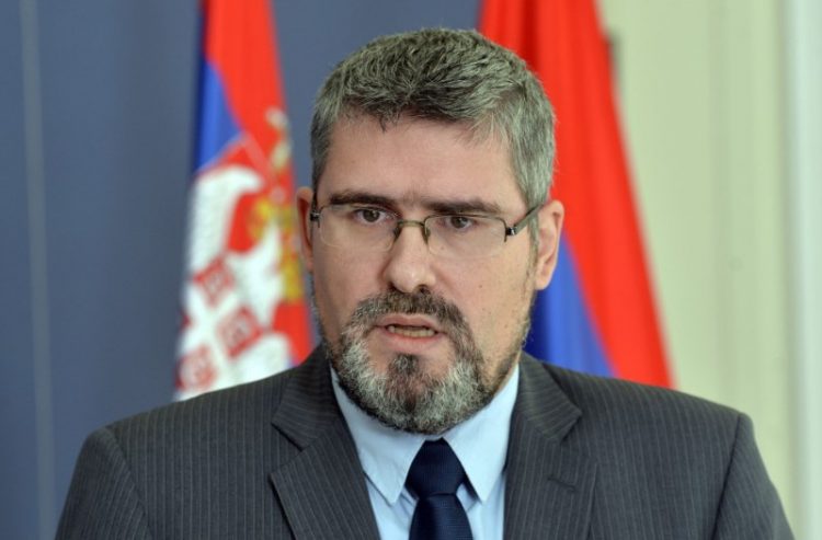 Pas sulmit në Veri fshihet “Klani i Novisadit”, Ministria e Mbrojtjes serbe i përgjigjet Kurtit