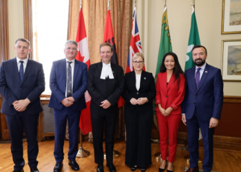 Nëntori, muaji i trashëgimisë kulturore shqiptare/ Nikolla pritet në Kanada nga kreu i parlamentit të Ontarios