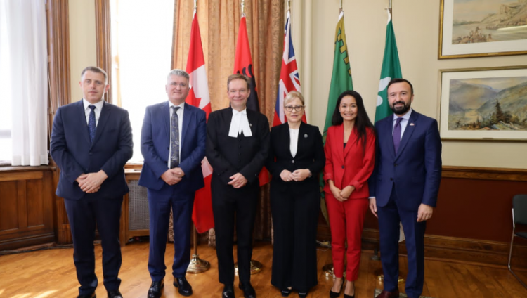 Nëntori, muaji i trashëgimisë kulturore shqiptare/ Nikolla pritet në Kanada nga kreu i parlamentit të Ontarios